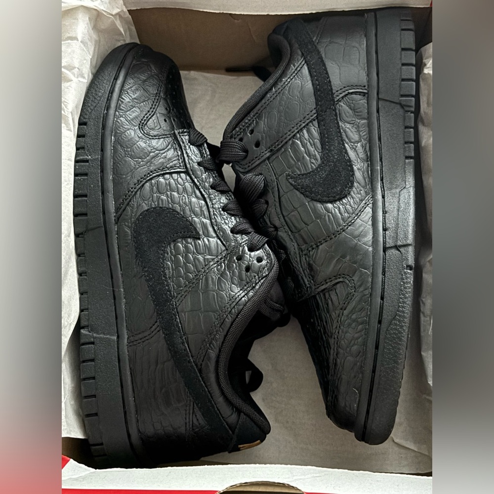 W NIKE DUNK LOW SS Size 7.5 New In Box
